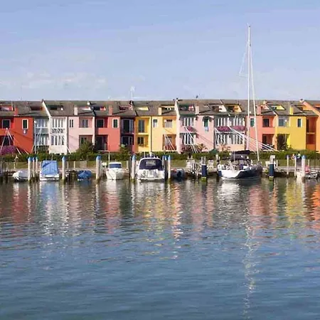 Bright Flat In With Lovely Pool * Porto Santa Margherita di Caorle