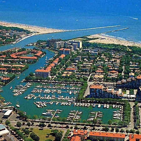 Apartment Bright Flat In With Lovely Pool Porto Santa Margherita di Caorle